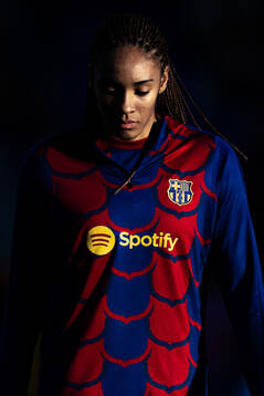 Salma Paralluelo of Barcelona warms up