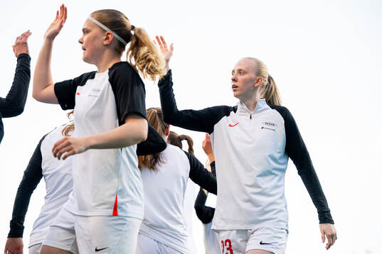 Signe Gaupset and Tomine Svendheim of Brann warm up