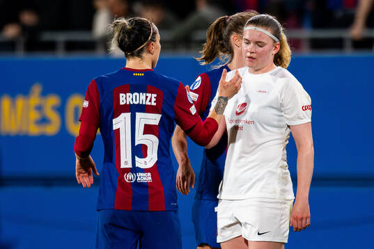 Lucy Bronze of Barcelona and Signe Gaupset of Brann