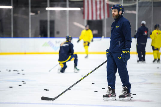 Head coach Ulf Lundberg of Sweden at a practice session