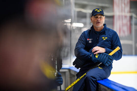 Assistant coach Andreas Spångberg of Sweden at a practice