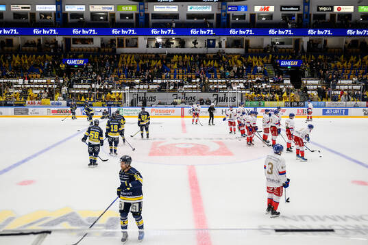 HV71s och Oskarshamns spelare
