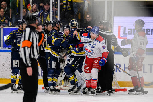 HV71s Anton Strålman och Oskarshamns Hampus Karlsson