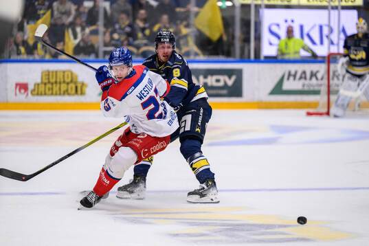Oskarshamns Gustaf Westlund och HV71s Colby Sissons
