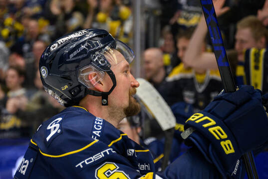 HV71s Anton Strålman jublar