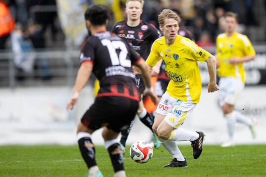 Bläddra bland fler bilder av Fotboll, Ettan södra, herr, Falkenberg - Trollhättan