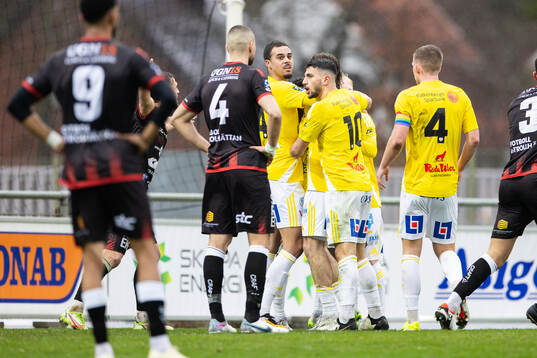 Falkenbergs spelare jublar