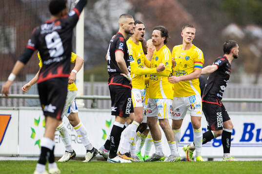 Falkenbergs spelare jublar