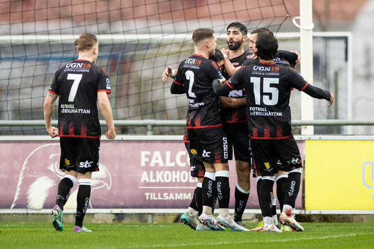 Trollhättans Cihan Sener jublar med laget