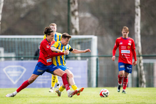Eskilsminnes Lucas Ohlander och Tvååkers IFs Tim van