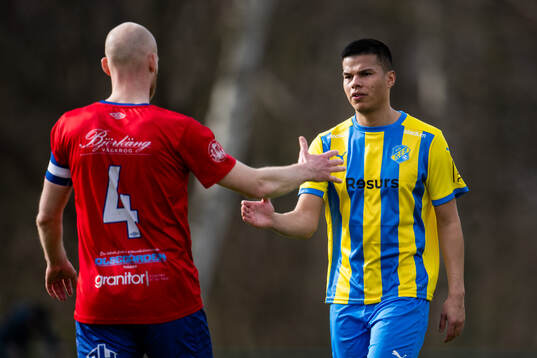 Eskilsminnes Jonathan Larsson och Tvååkers IFs Viktor