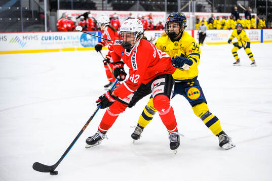 Alessia Baechler of Switzerland and Mira Hallin of Sweden