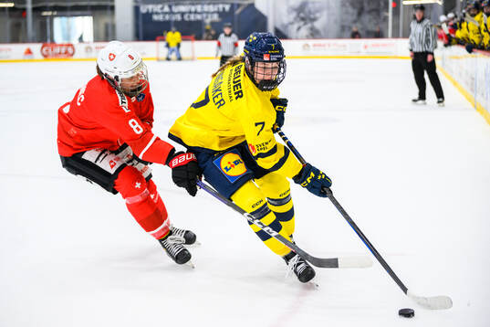 Kaleigh Qyennec of Switzerland and Mira Jungåker of Sweden