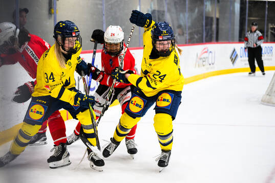 Mira Hallin of Sweden, Noemi Ryhner of Switzerland and Ebba