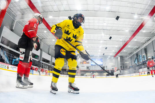 Laura Zimmerman of Switzerland and Hanna Olsson of Sweden