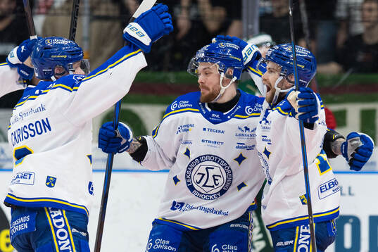 Leksands Oskar Lang jublar med Patrik Zackrisson och Max