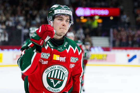 Frölundas Jere Innala jublar