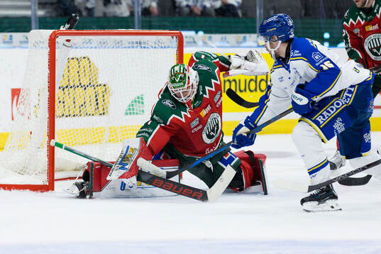 Frölundas målvakt Lars Johansson och Leksands Max