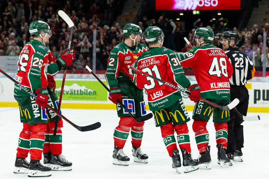 Frölundas Christian Folin jublar