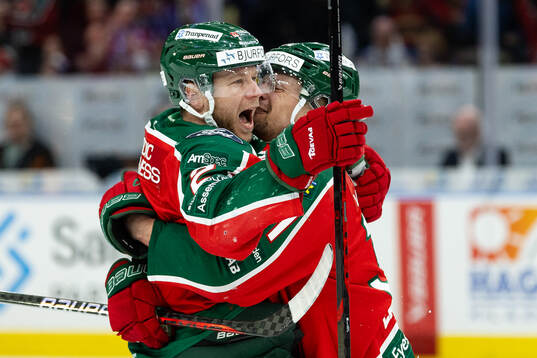Frölundas Christian Folin jublar ihop med Nicklas Lasu