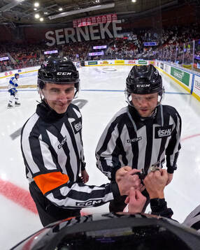 Domare Linus Öhlund och Linjedomare Mathias Naperotti