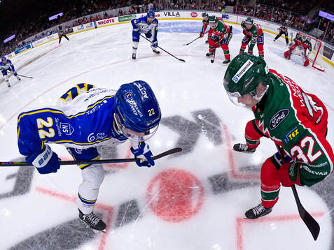 Leksands Lukas Vejdemo vid en tekning mot Frölundas Noah