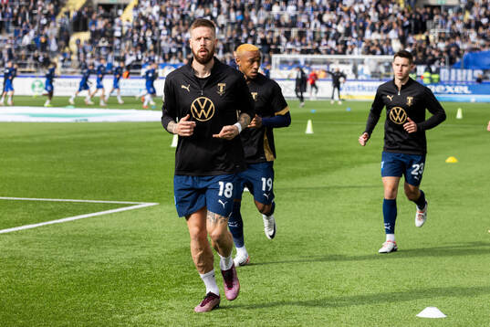 Malmö FFs Pontus Jansson på uppvärmningen