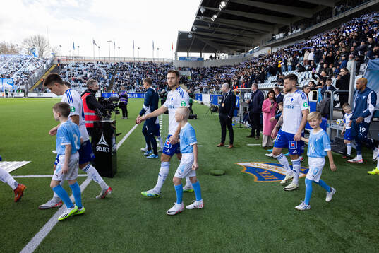 IFK Norrköpings spelare gör entré
