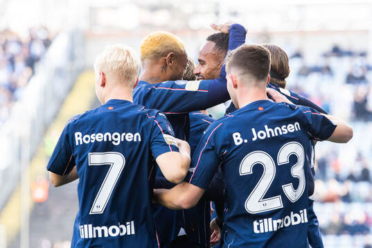 Malmö FFs Isaac Kiese Thelin jublar med lagkamrater