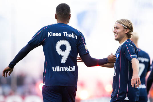 Malmö FFs Isaac Kiese Thelin och Sebastian Nanasi jublar