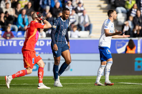 Malmö FFs Isaac Kiese Thelin deppar