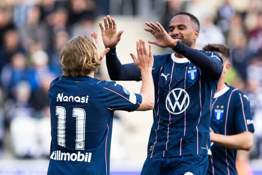 Malmö FFs Sebastian Nanasi jublar Isaac Kiese Thelin