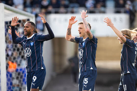 Malmö FFs Søren Rieks jublar med Isaac Kiese Thelin
