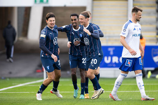 Malmö FFs Stefano Vecchia jublar med Taha Ali och Erik