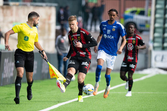 Östersunds Kevin Jablinski och GIF Sundsvalls Yaqub Finey