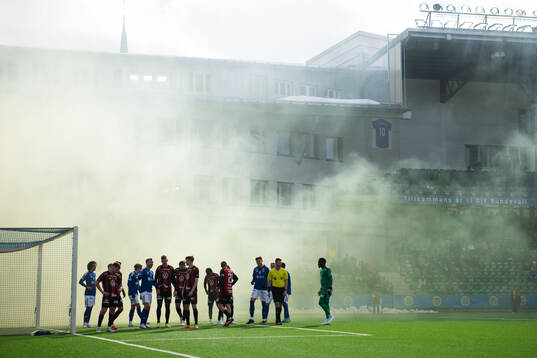 Matchen avbruten på grund av rök orsakad av  pyroteknik