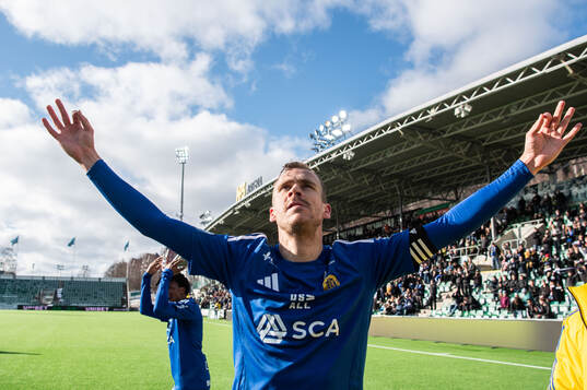 GIF Sundsvalls Pontus Engblom jublar