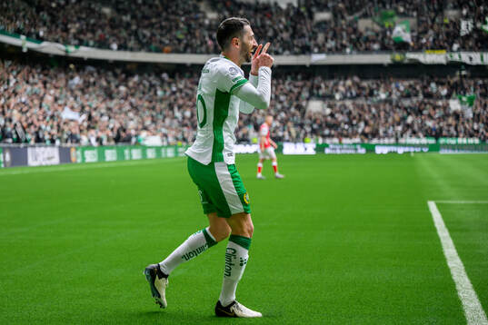 Hammarbys Nahir Besara jublar