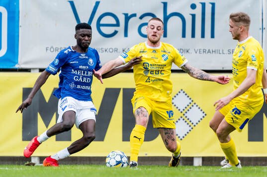 Trelleborgs Emmanuel Godwin och IK Oddevolds Filip Karlin
