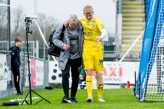 IK Oddevolds Philip Engelbrektsson lämnar planen