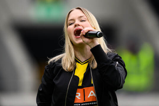 Ida Redig sjungr