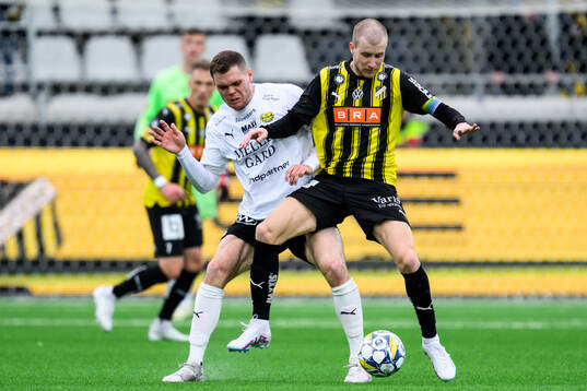 Mjällbys Jacob Bergström och Häckens Simon Gustafson