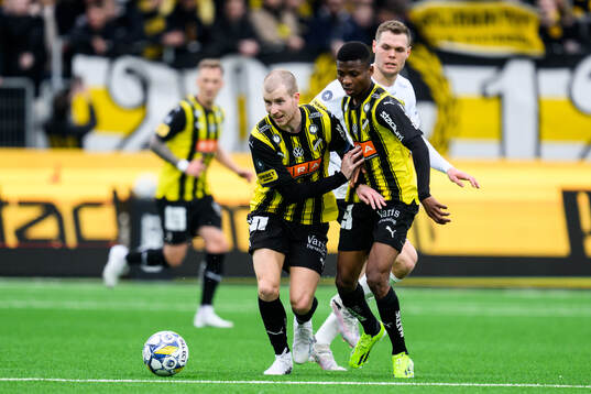 Häckens Simon Gustafson och Akoua Romeo Amane