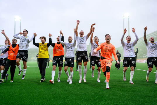 Mjällbys spelare jublar