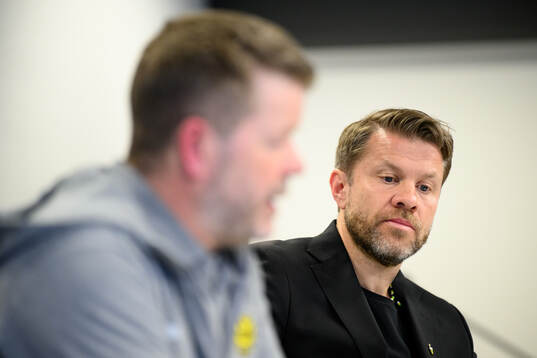 Häckens tränare Pål Arne Johansen på presskonferensen