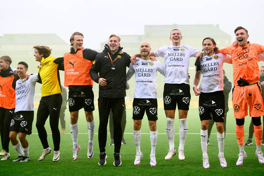 Mjällbys spelare jublar