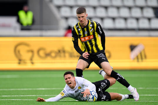 Mjällbys Nicklas Røjkjær och Häckens Nikola Zecevic