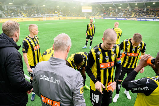 Häckens spelare samlas