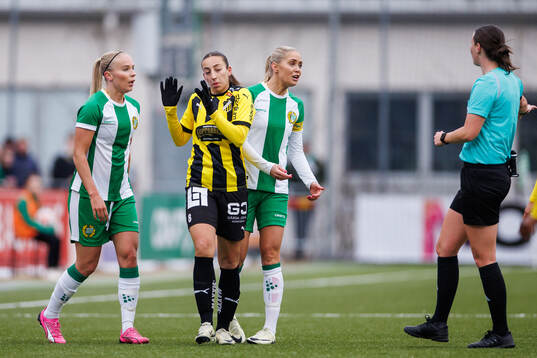 Hammarbys Alice Carlsson och Häckens Rusul Rosa Kafaji