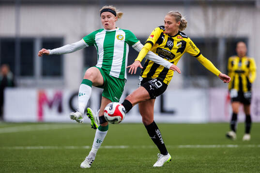 Hammarbys Julie Blakstad och Häckens Elma Junttila Nelhage